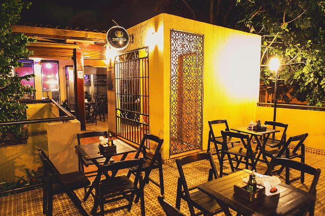 Ambiente interno de bar de cervejas especias em Goiânia: Belgian Dash.